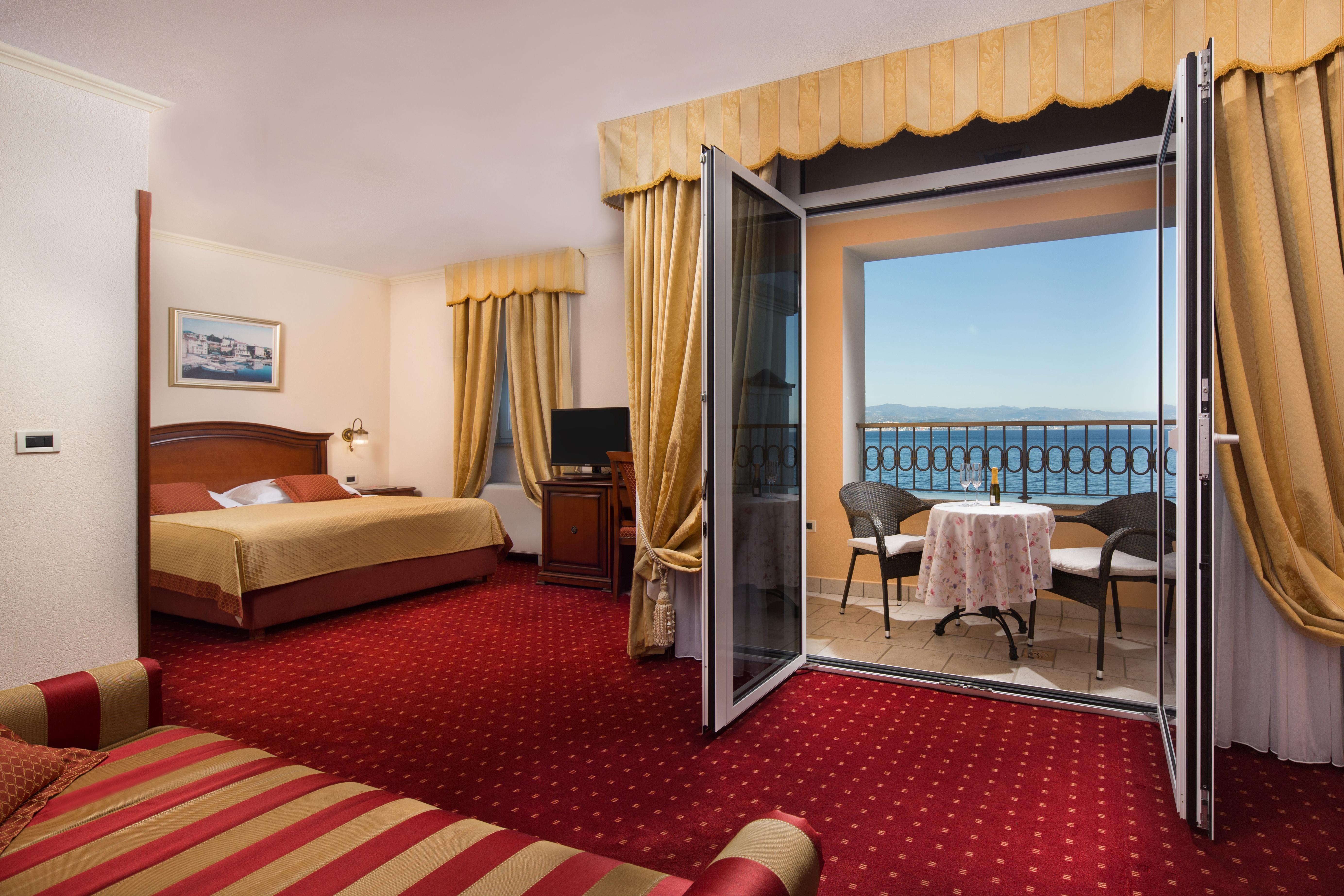 Savoy Hotel 4*