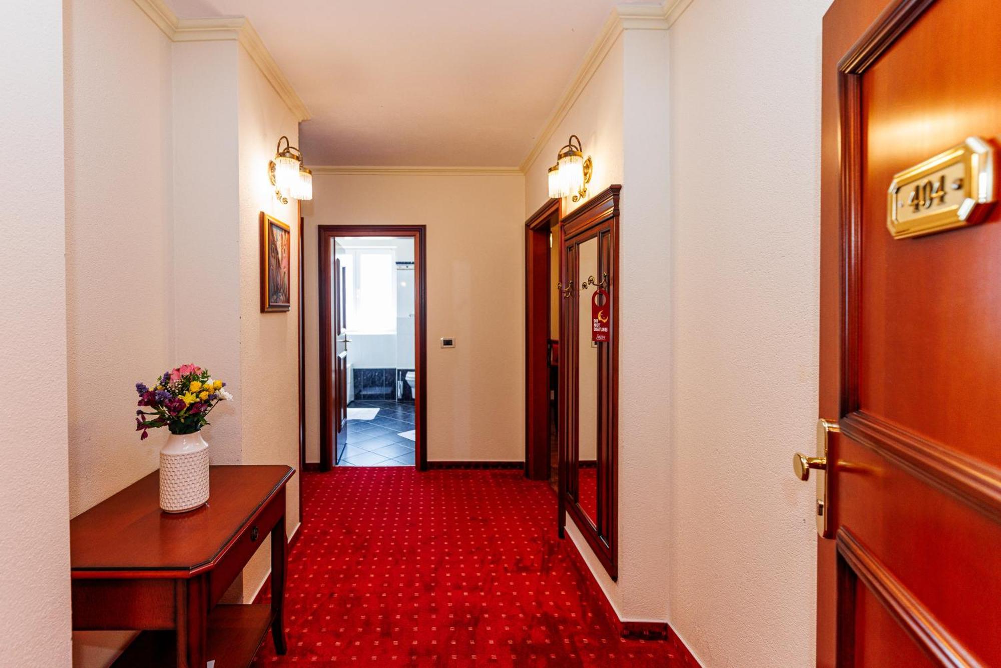 Savoy 4*
