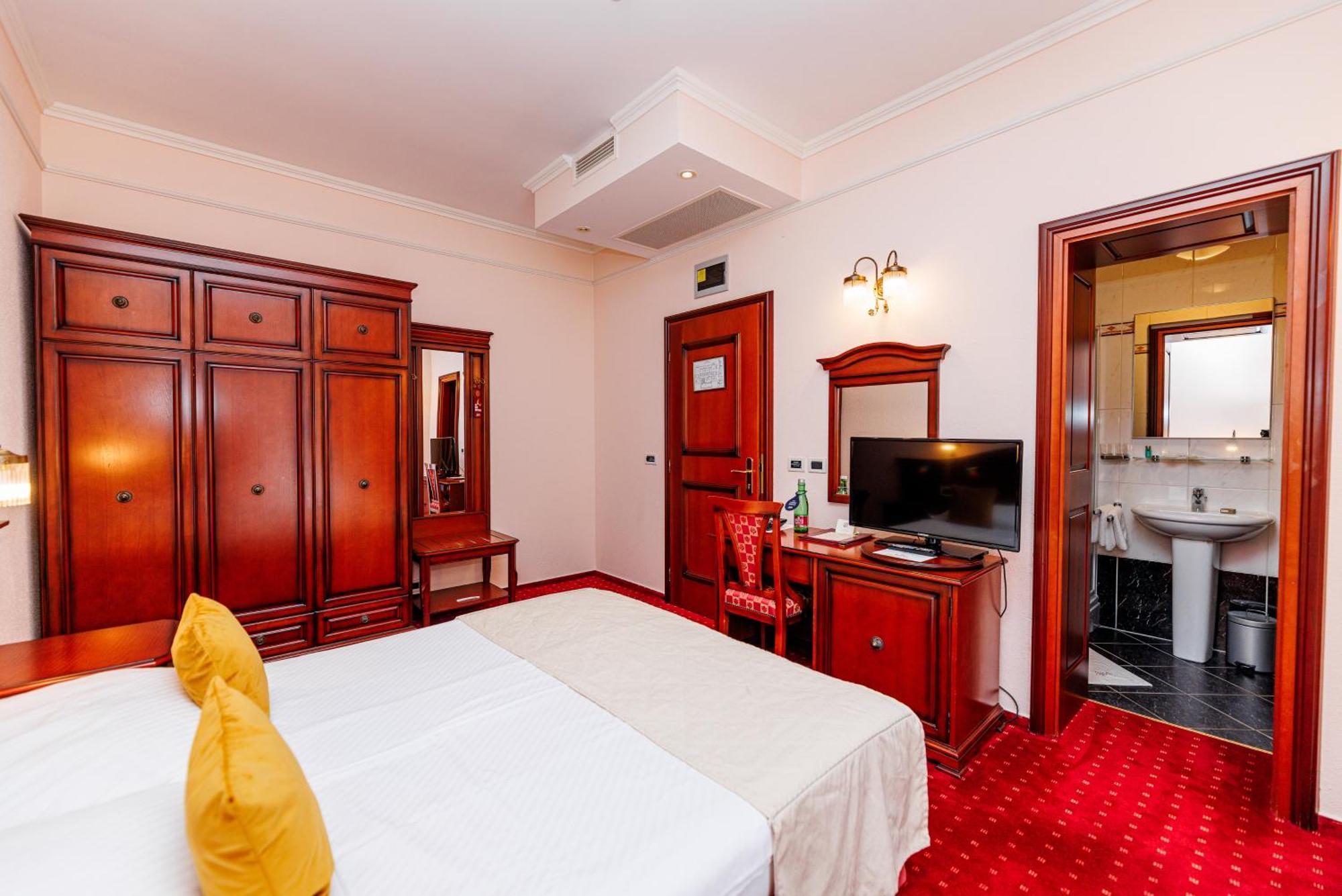 Savoy 4*