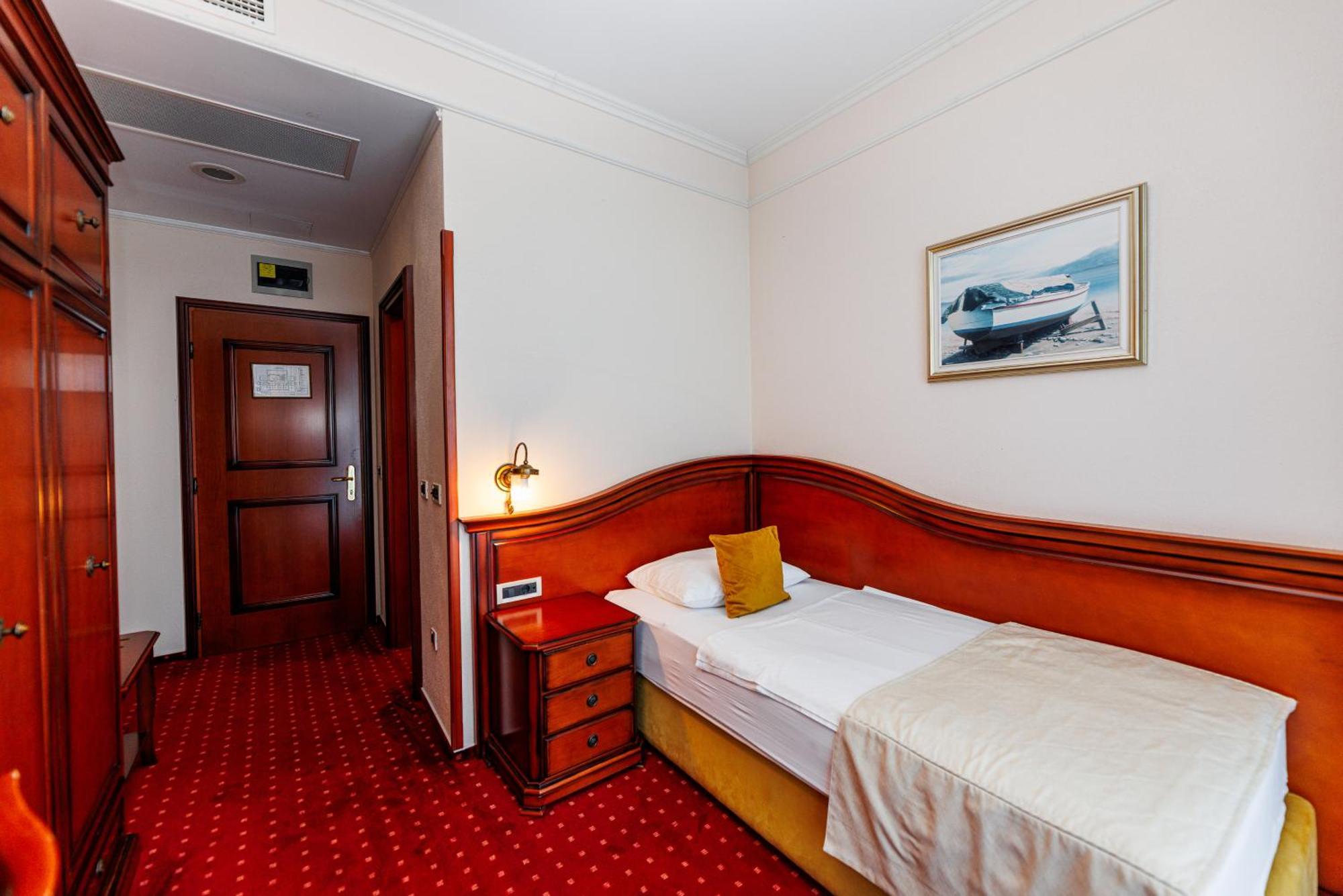 Savoy 4*