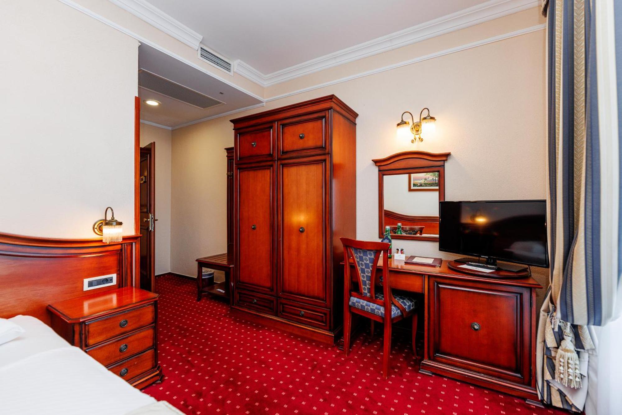 Hotel Savoy 4*