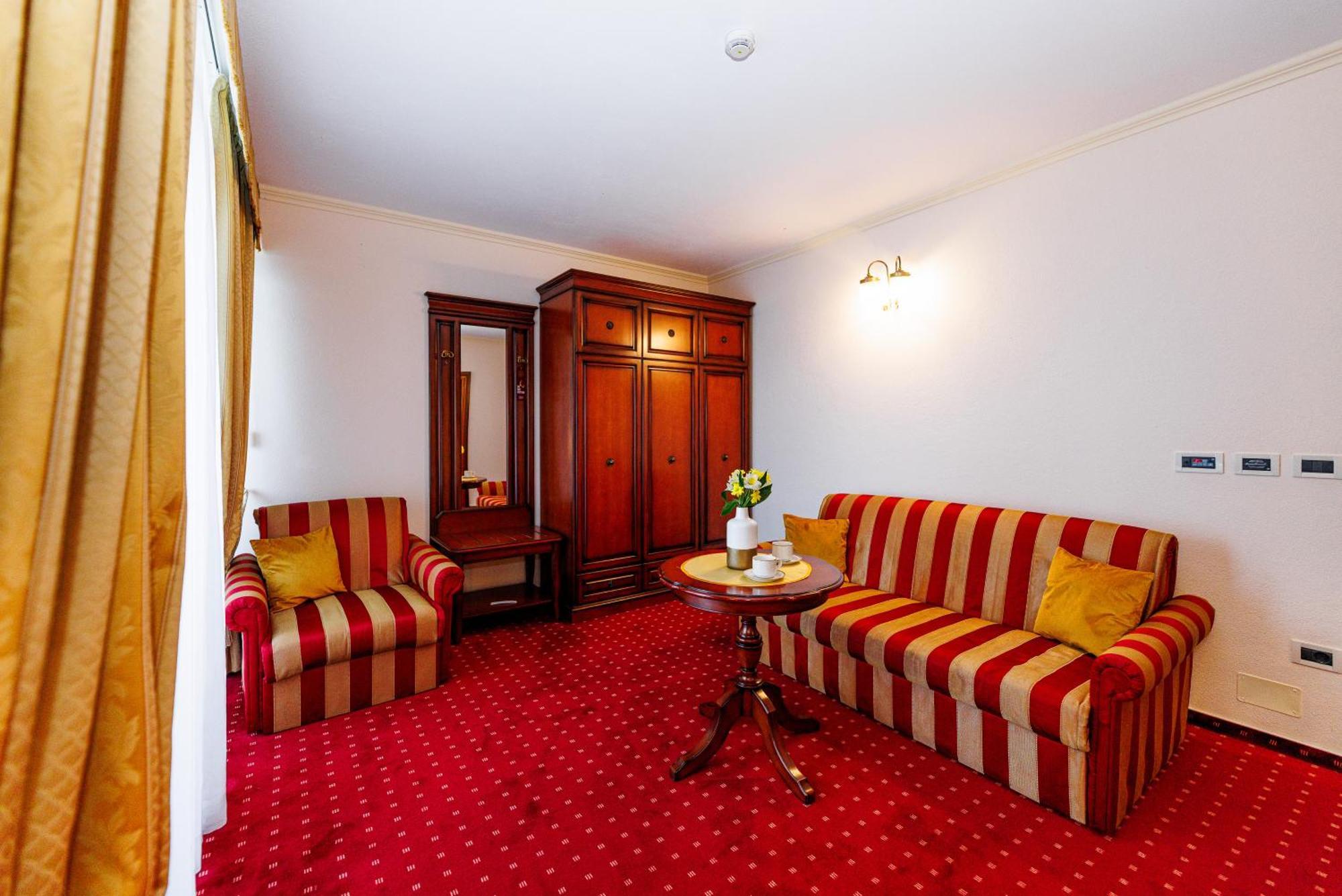 Savoy Hotel 4*