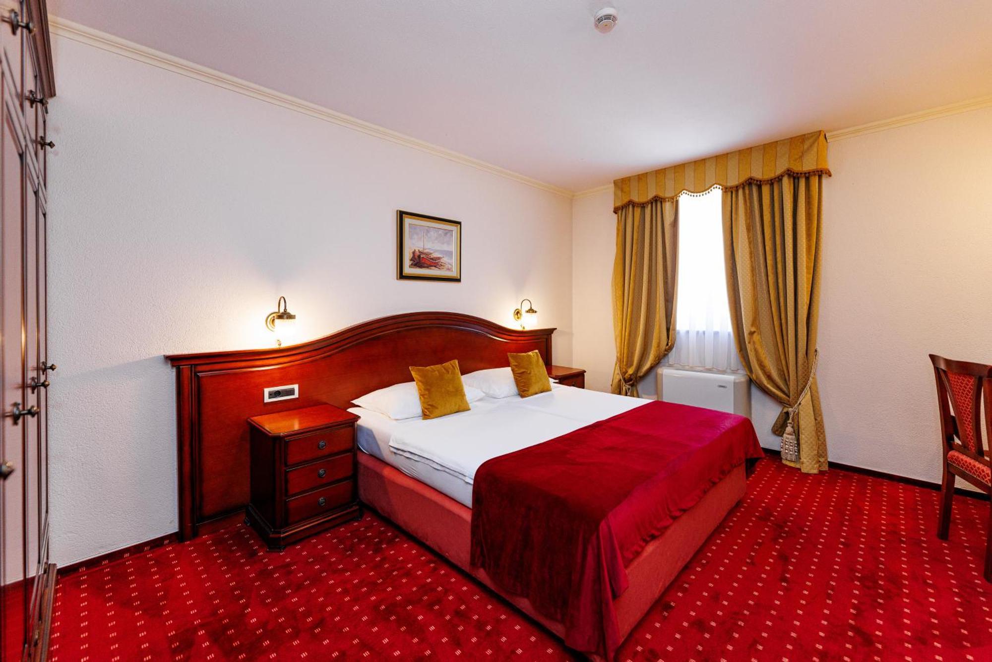 Savoy Hotel 4*